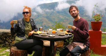 Frühstück auf dem Berg: Alles, was Du wirklich brauchst, damit Du perfekt überraschst! (Foto: Shutterstock- kagemusha )