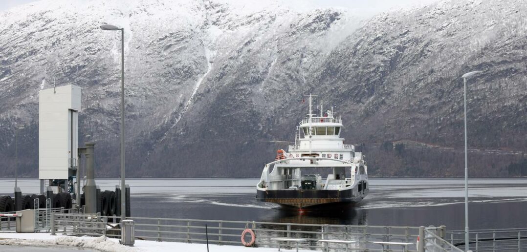 Norwegens Fjorde im Winter: Eine einzigartige Reiseerfahrung mit der Fähre (Foto: AdobeStock - 601508888 Rechitan Sorin)