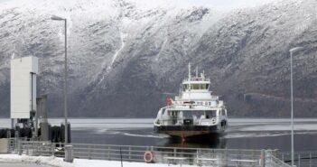 Norwegens Fjorde im Winter: Eine einzigartige Reiseerfahrung mit der Fähre (Foto: AdobeStock - 601508888 Rechitan Sorin)