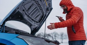 Reichweite von Elektroautos im Winter maximieren: Tipps und (Foto: AdobeStock - Halfpoint 691395751)