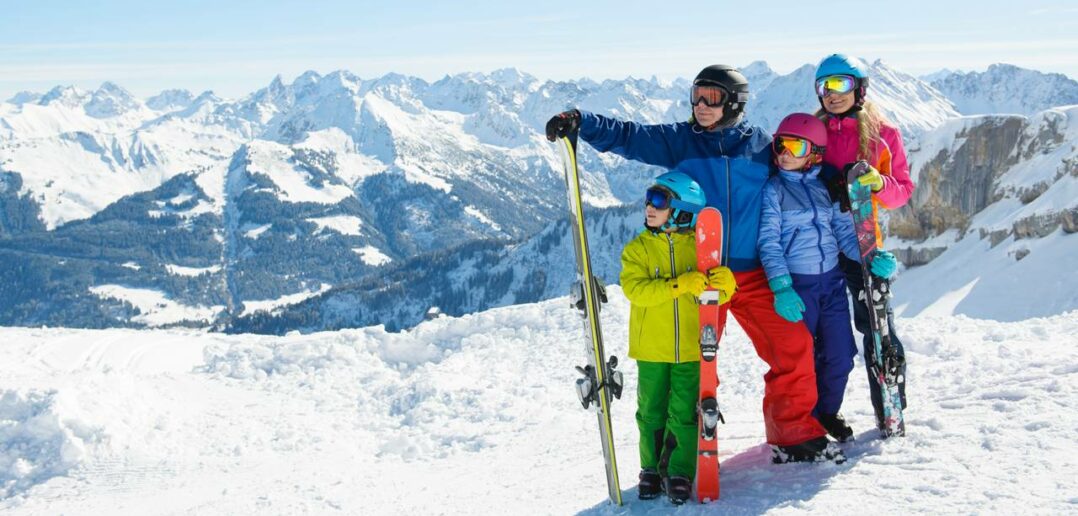 Beste Skigebiete für Familien in Österreich: Ein Vergleich (Foto: AdobeStock - 233004946 oksanatrautwein)