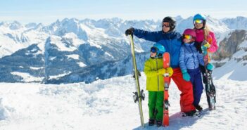 Beste Skigebiete für Familien in Österreich: Ein Vergleich (Foto: AdobeStock - 233004946 oksanatrautwein)