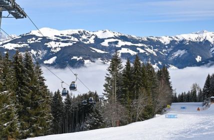 Vielfältige Sportmöglichkeiten in Zell am See - Wintervergnügen (Foto: AdobeStock - dmaphoto 616203089)