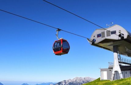 Neue rote 8er-Kabinen mit ebenerdigem Einstieg revolutionieren Hohe (Foto: AdobeStock - efkadesign - 122333864)